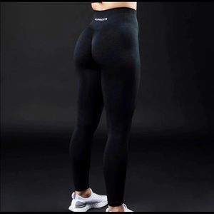 In search of the amplify leggings in black xs!!